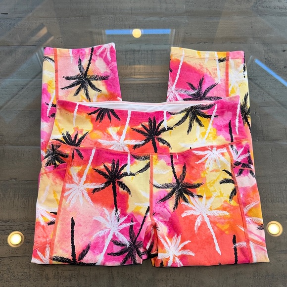 NWOT. Calvin Klein Cropped Tropical Leggings. Size L. Inseam: 20 in Rise: 9.5 in - Picture 7 of 7